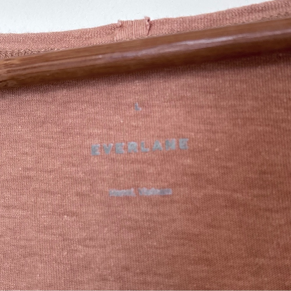 Everlane Boxy Vneck Shirt Size Large Hemp Organic Cotton Essential Basic Tee B54 - Picture 6 of 13